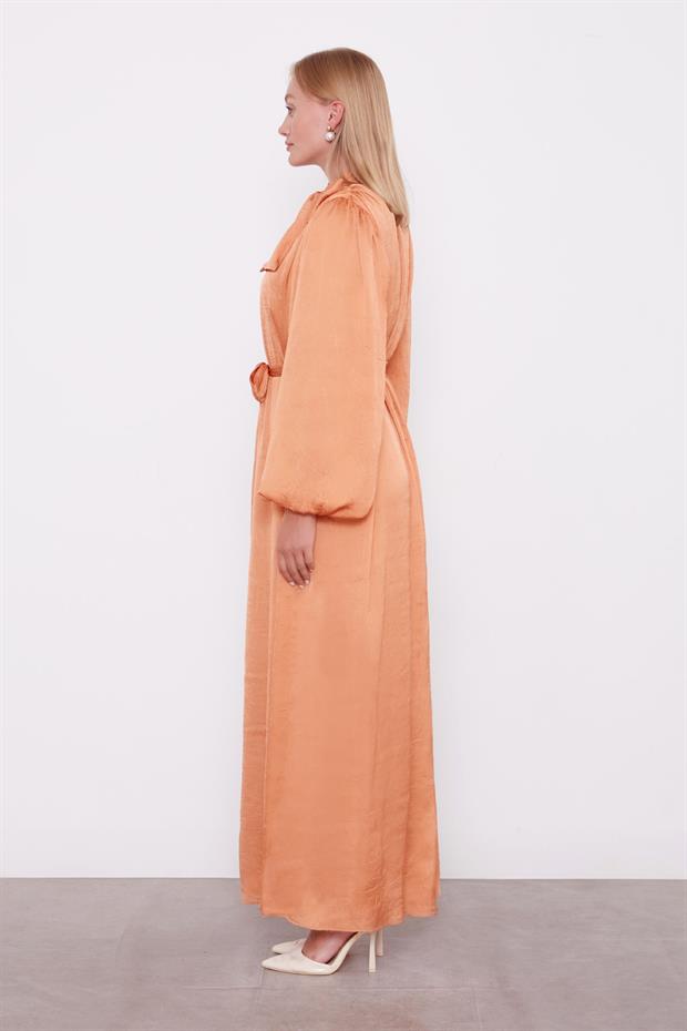 Somon Kuşak Detaylı Saten Kraş Elbise