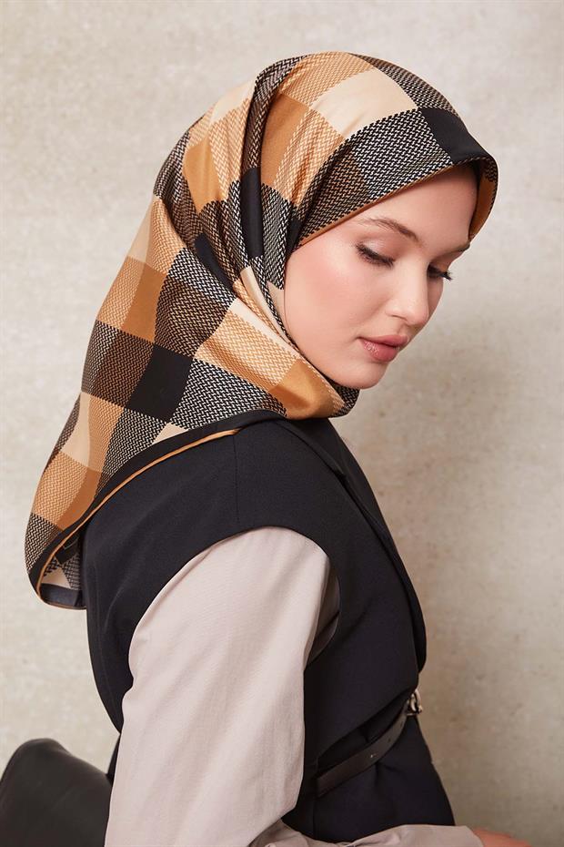Sütlü Kahve Noktalı Kareli Twill İpek Eşarp