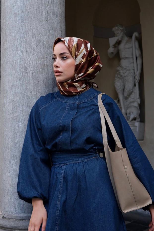 Tarçın Harf Baskılı Twill İpek Eşarp