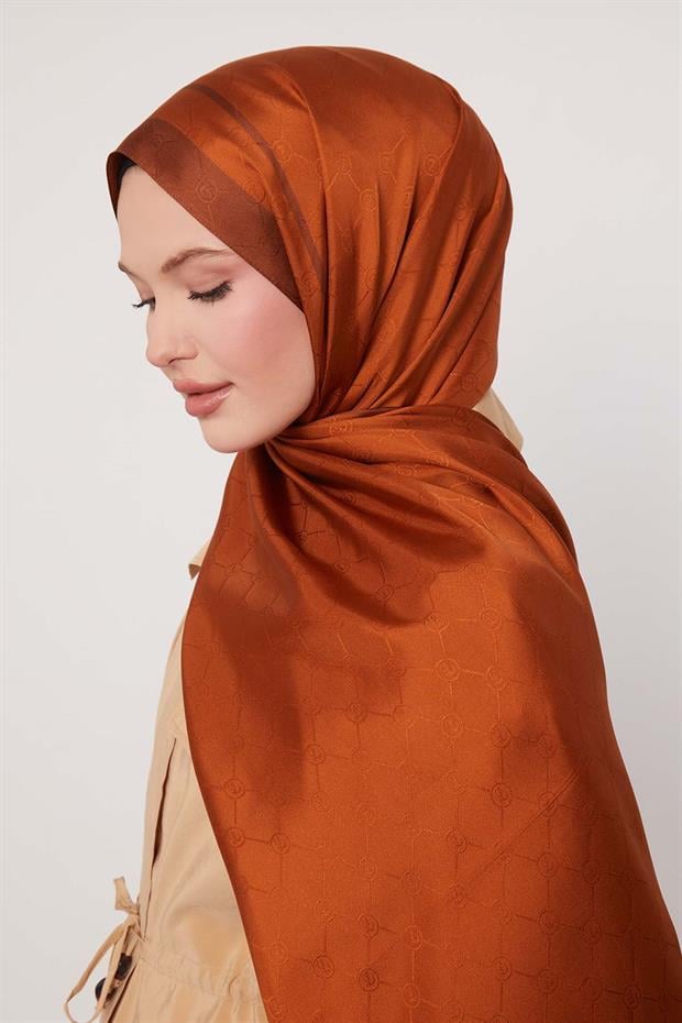 Tarçın Şerit Detay Monogram İpek Şal