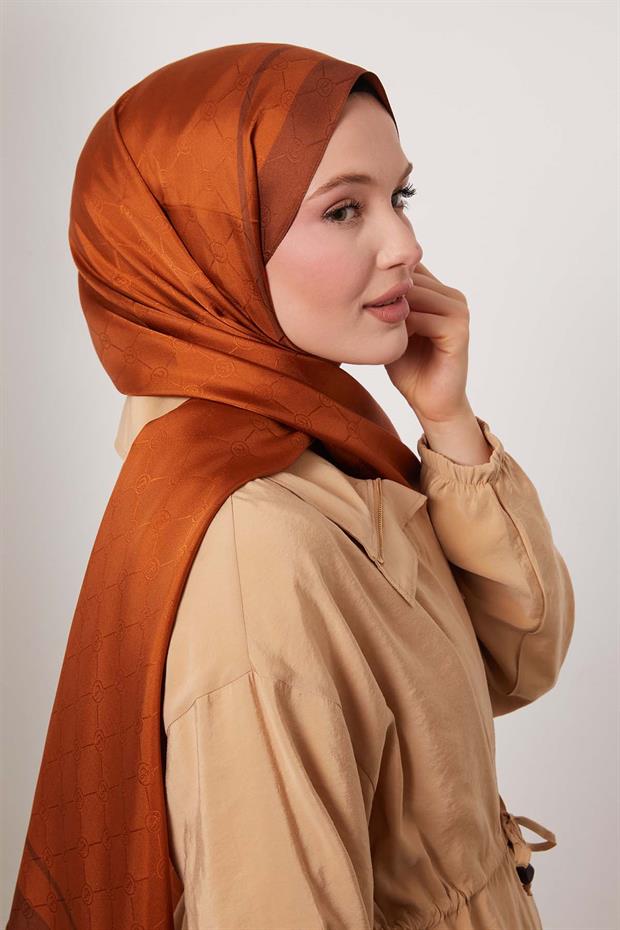 Tarçın Şerit Detay Monogram İpek Şal