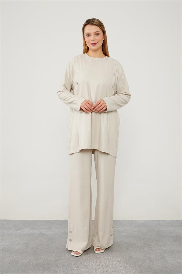 Taş Düğme Detaylı Bisiklet Yaka İkili Takım