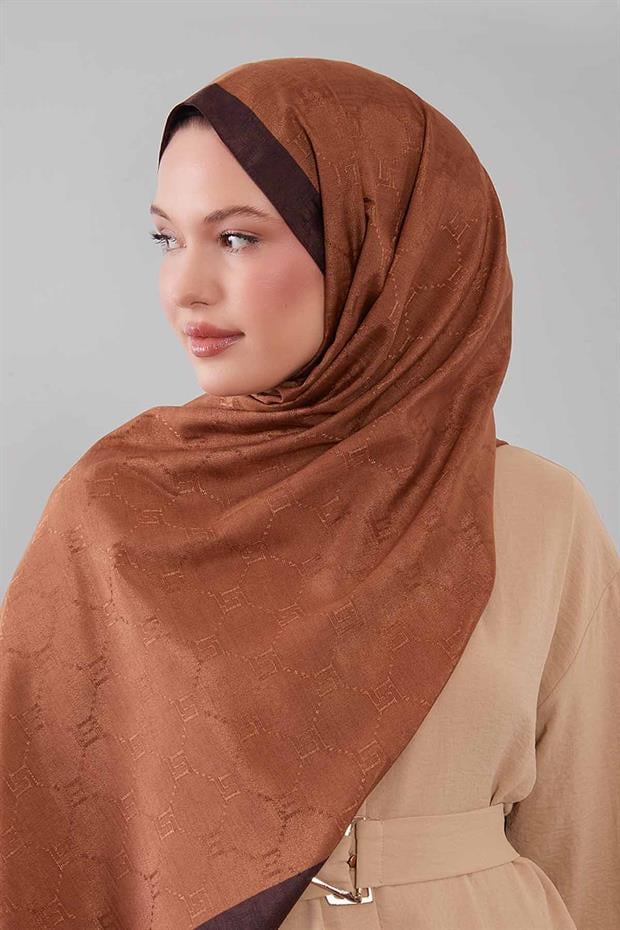 Toprak Petek İşlemeli Monogram Şal