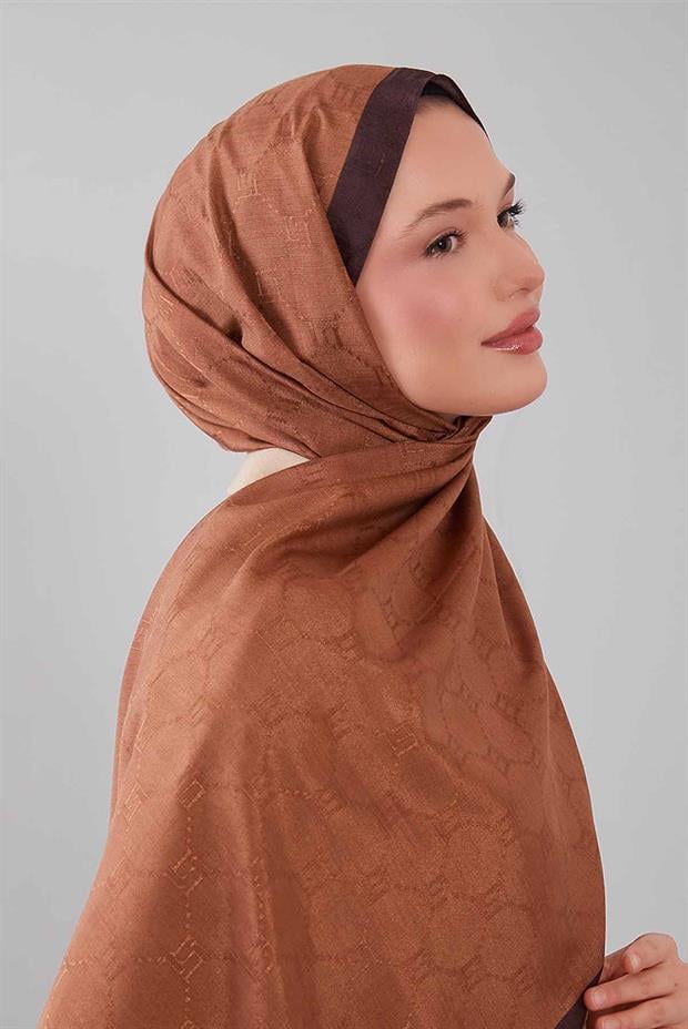 Toprak Petek İşlemeli Monogram Şal