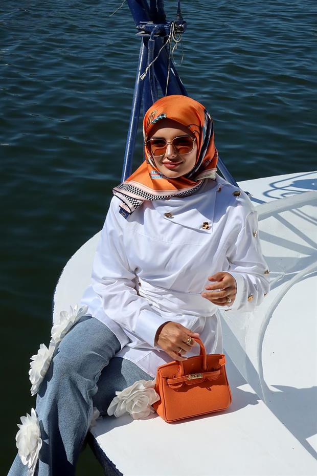 Aksesuar Detaylı Kare El Çantası Turuncu
