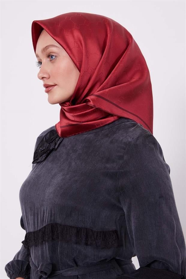 Vişne Petek Desen Monogram İpek Eşarp