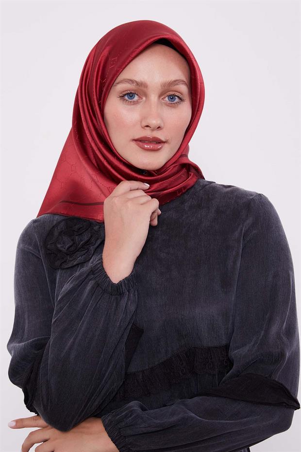 Vişne Petek Desen Monogram İpek Eşarp
