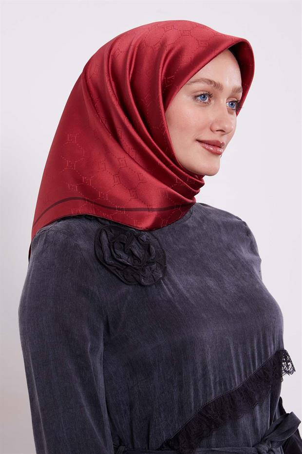 Vişne Petek Desen Monogram İpek Eşarp