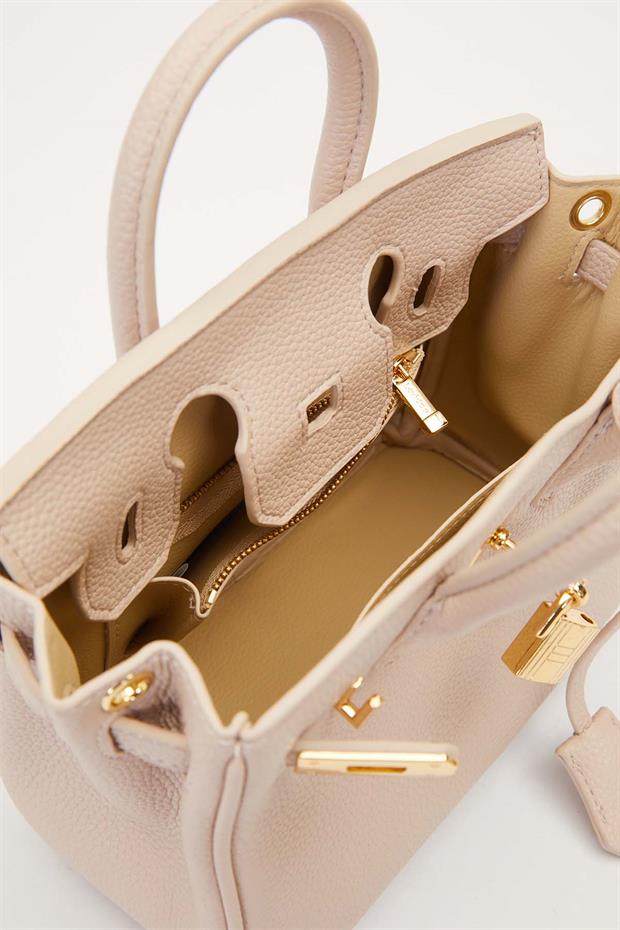 Vizon Aksesuar Detaylı Kare El Çantası