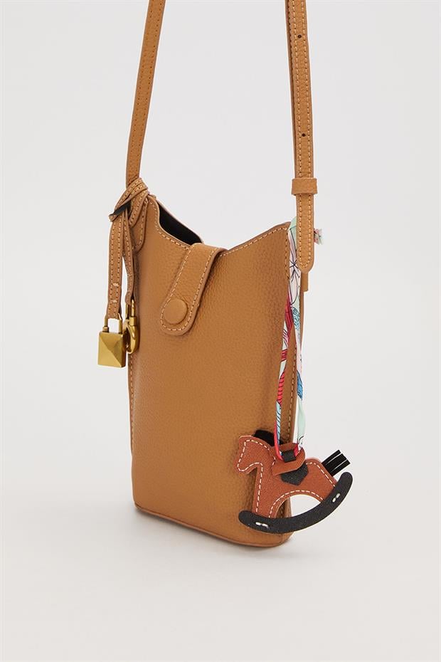 Vizon Atlı Charm Detaylı Omuz Çantası