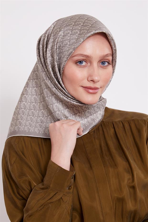 Vizon El Yazısı Desen Twill İpek Eşarp