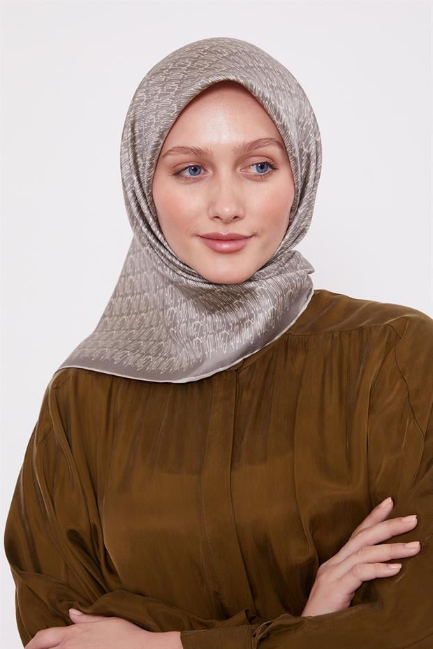 Vizon El Yazısı Desen Twill İpek Eşarp