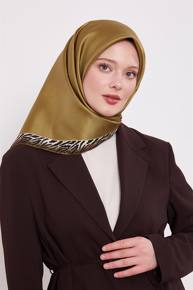 Yağ Yeşili Kenar Leopar Desen Twill İpek Eşarp