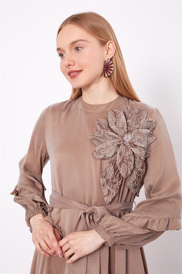 Yağ Yeşili Yakası Çiçek Detaylı Cupra Elbise