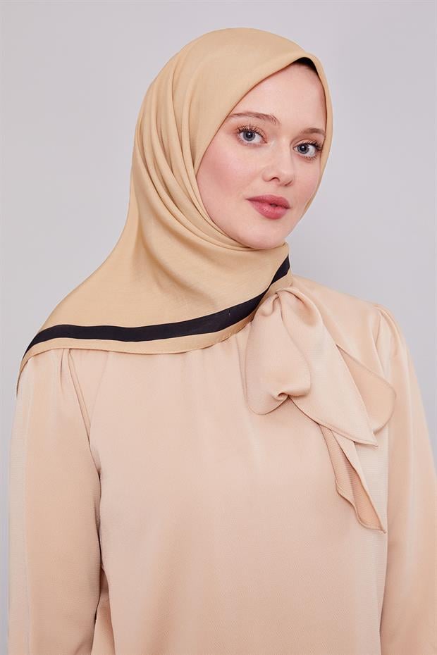 Yavruağzı Kenar Şerit Aura Eşarp