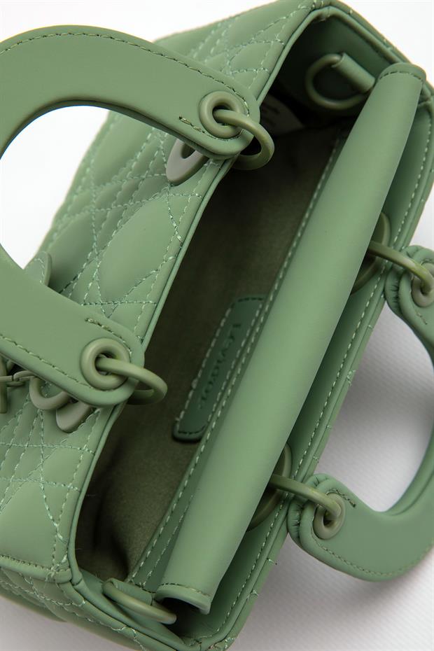 Yeşil Aksesuarlı Kapitone El Çantası