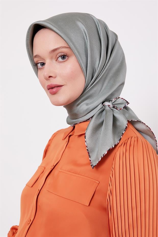 Yeşil Benekli Twill İpek Eşarp