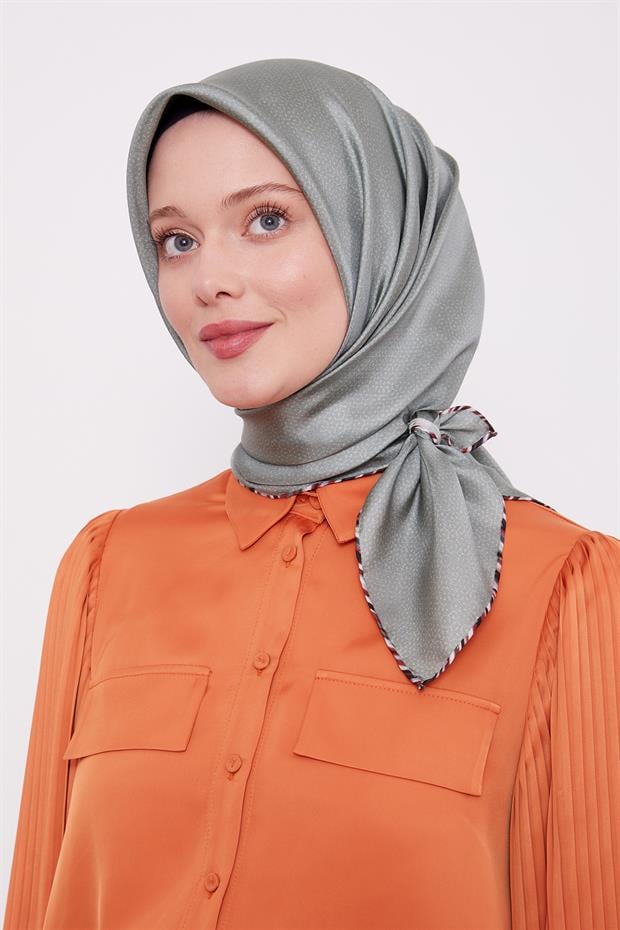 Yeşil Benekli Twill İpek Eşarp