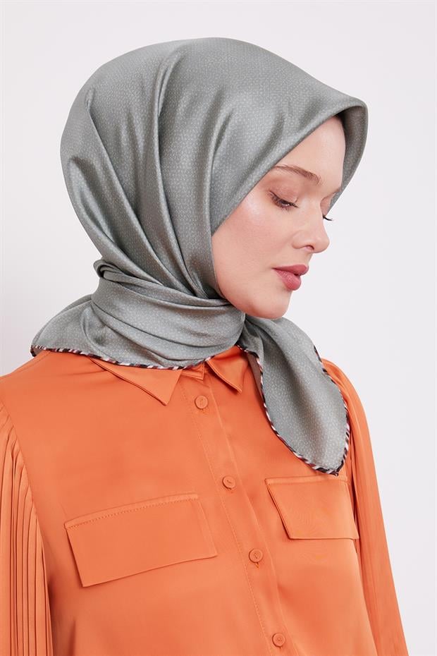 Yeşil Benekli Twill İpek Eşarp