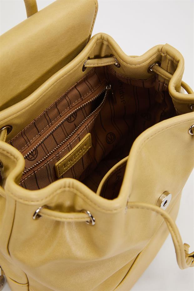 Yeşil Charm Aksesuar Detaylı Sırt Çantası