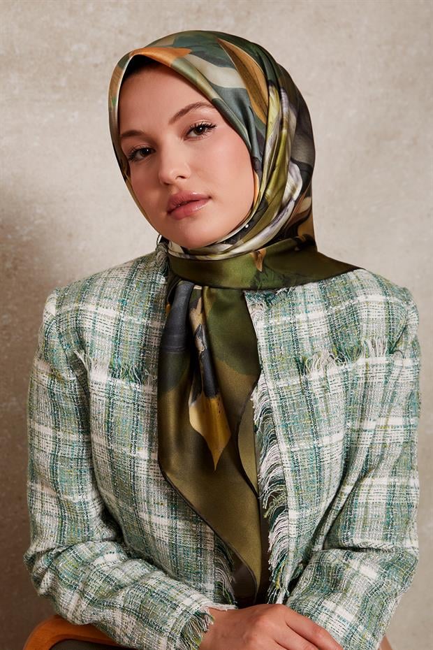 Yeşil Çiçek Desenli Twill İpek Eşarp
