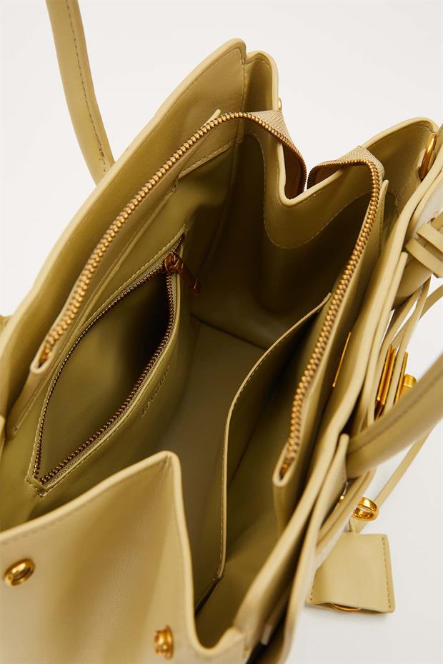 Yeşil Deri Aksesuar Detaylı El Çantası