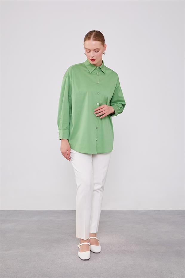 Yeşil Düğme Detaylı Gömlek