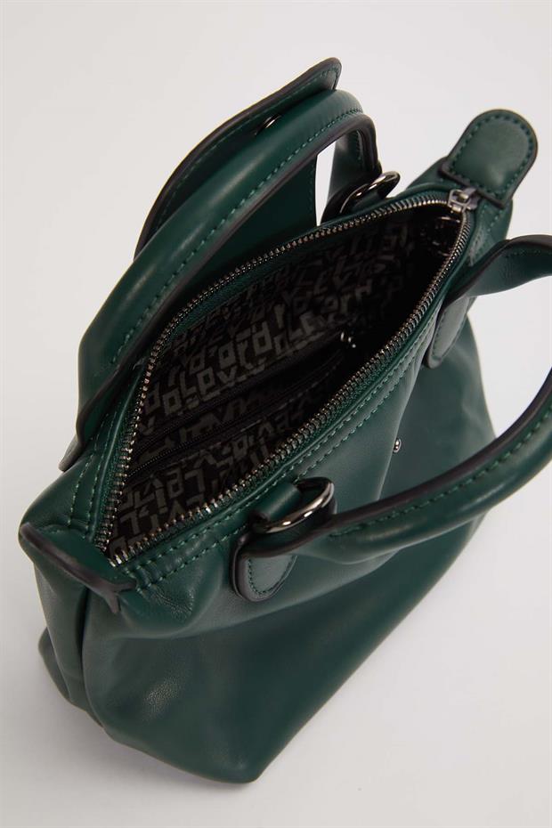 Yeşil İp Saçaklı Charm Detaylı El Çantası