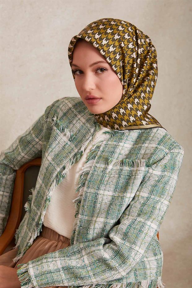 Yeşil Kazayağı Desen Twill İpek Eşarp