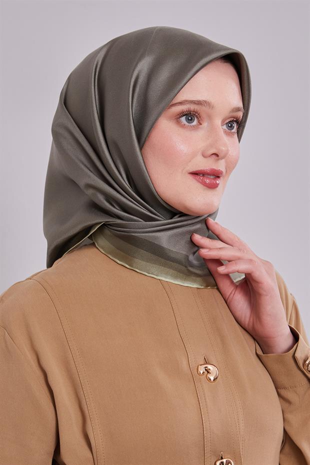 Yeşil Kenar Bordürlü Twill İpek Eşarp