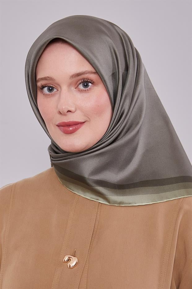 Yeşil Kenar Bordürlü Twill İpek Eşarp