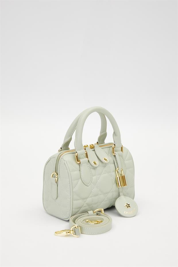 Yeşil Kilit Aksesuar Detaylı El Çantası