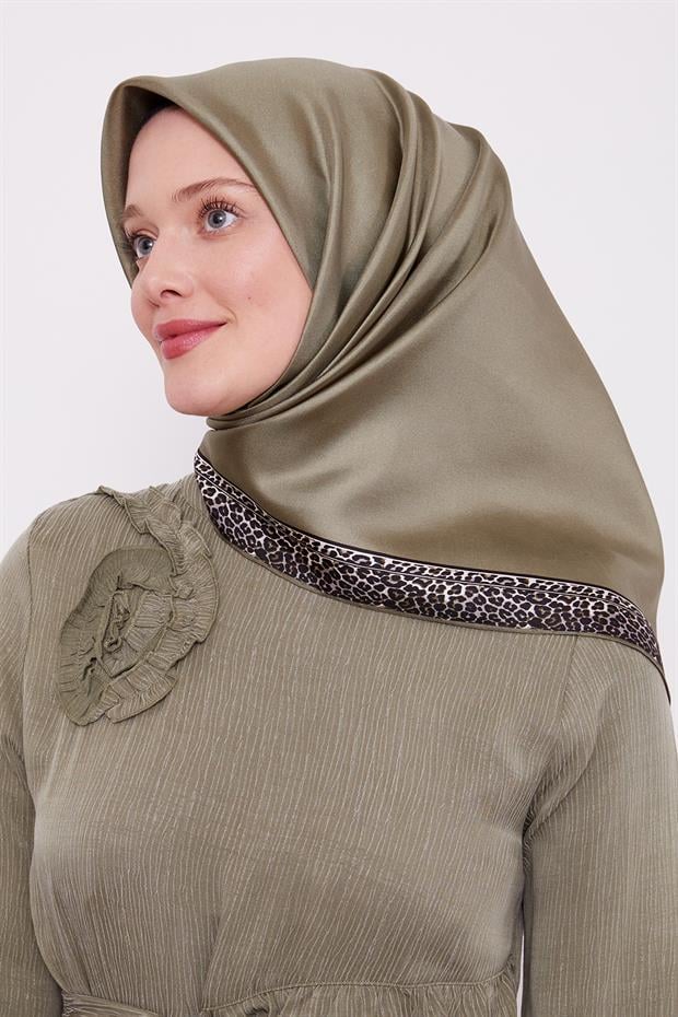 Yeşil Şerit Leopar Desen Twill İpek Eşarp