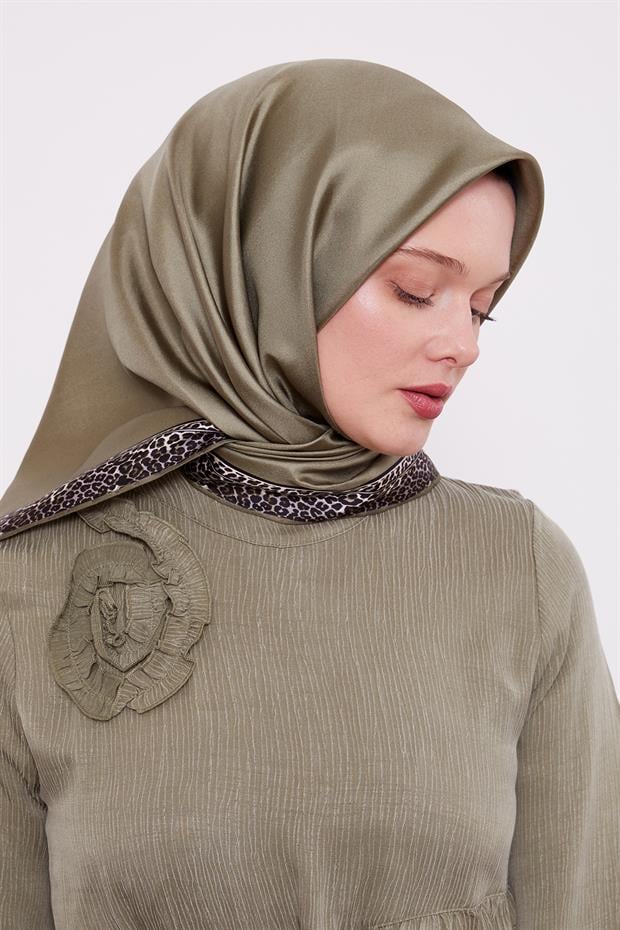 Yeşil Şerit Leopar Desen Twill İpek Eşarp