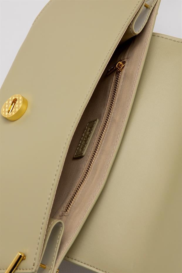 Yeşil Oval Gold Aksesuarlı Omuz Çantası