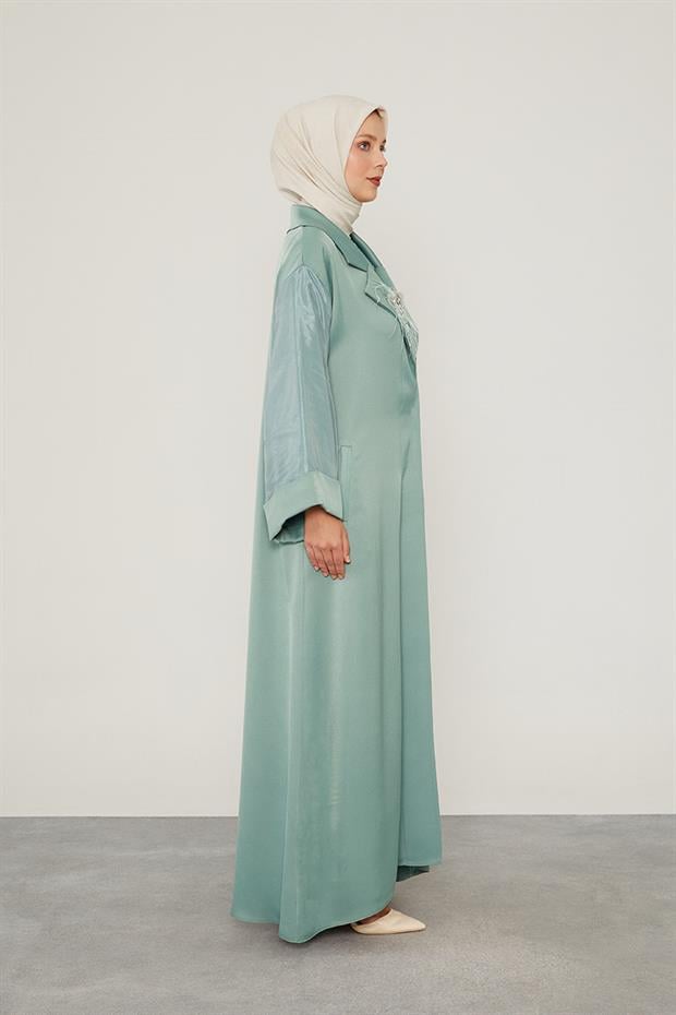 Yeşil Taş Broş Detaylı Saten Ferace