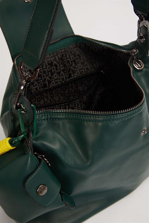 Yeşil Üst Kapaklı Charm Detay Omuz Çantası