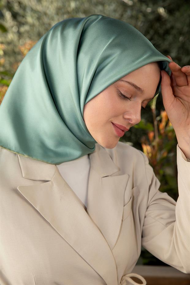 Yosun Yeşili Çift Taraflı Twill İpek Eşarp