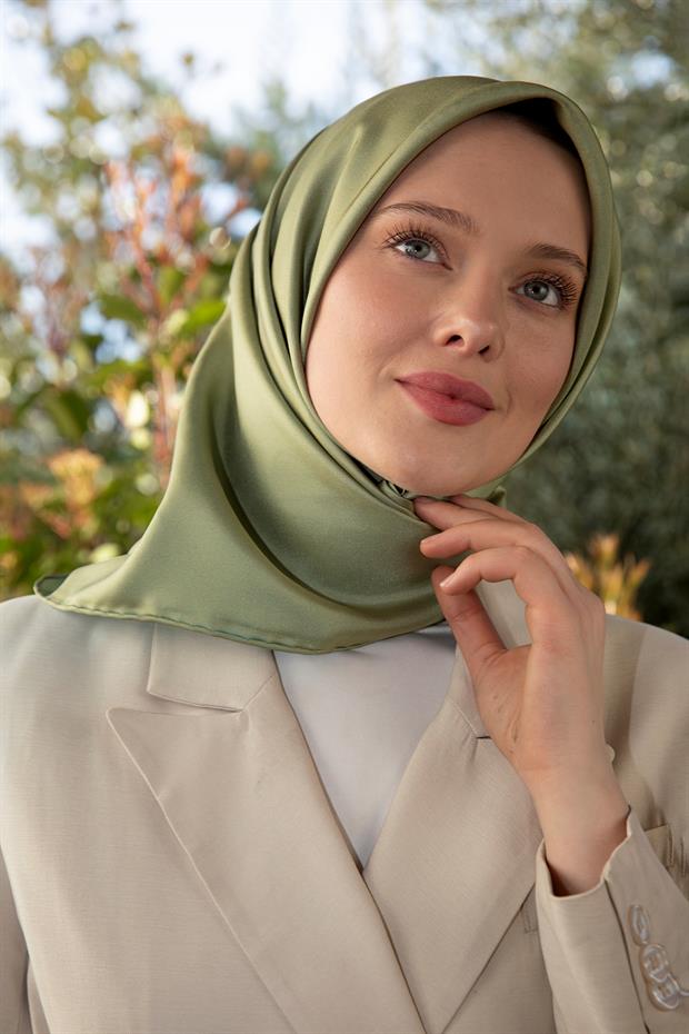 Yosun Yeşili Çift Taraflı Twill İpek Eşarp