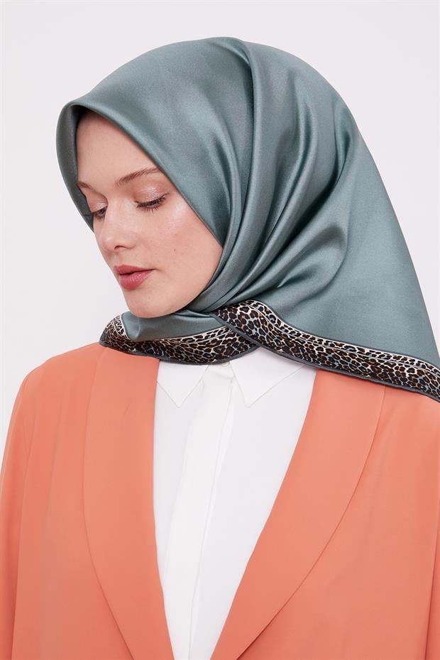 Yosun Yeşili Şerit Leopar Desen Twill İpek Eşarp