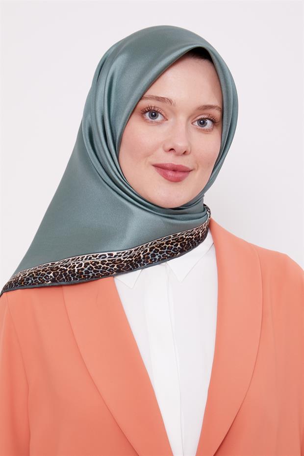 Yosun Yeşili Şerit Leopar Desen Twill İpek Eşarp