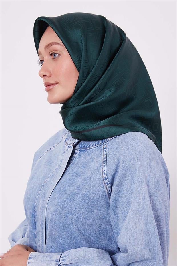 Zümrüt Yeşili Baklava Desen Monogram İpek Eşarp