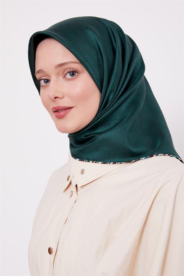 Zümrüt Benekli Twill İpek Eşarp