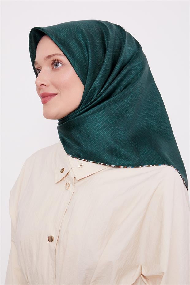 Zümrüt Benekli Twill İpek Eşarp
