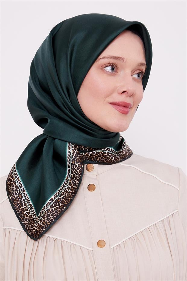 Zümrüt Yeşili Şerit Leopar Desen Twill İpek Eşarp