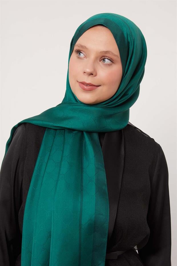 Zümrüt Şerit Detay Monogram İpek Şal