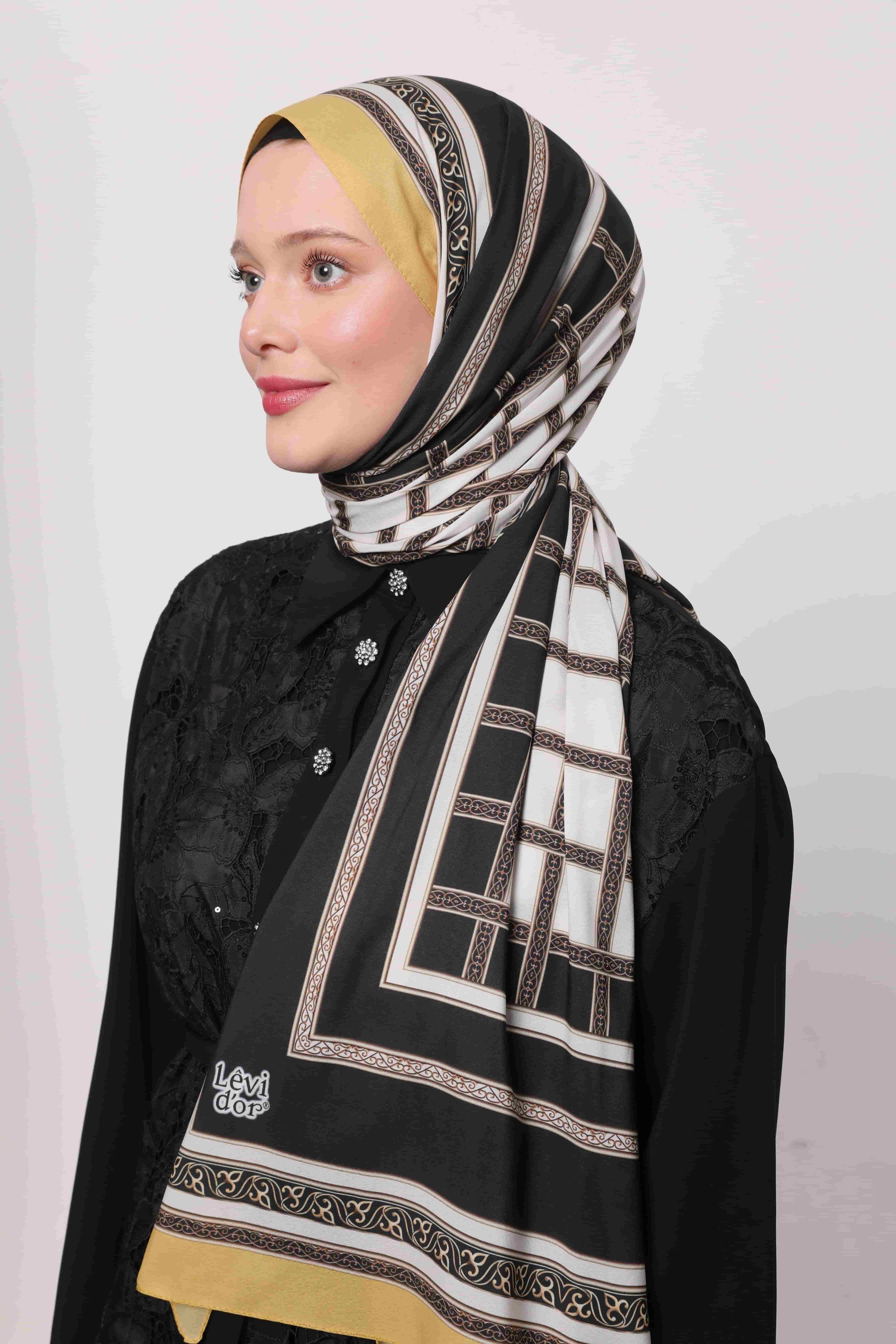 Siyah Simli Elbisenin Üstüne Hangi Renk Şal Gider