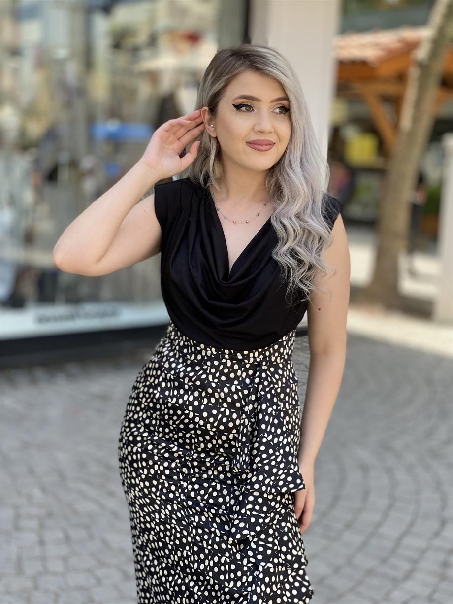 Siyah Omuz Vatkalı Bluz 