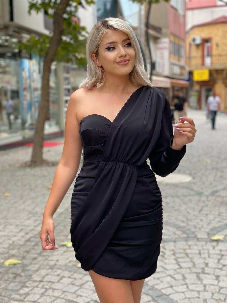 Siyah Tek Kol Ön Detay Elbise