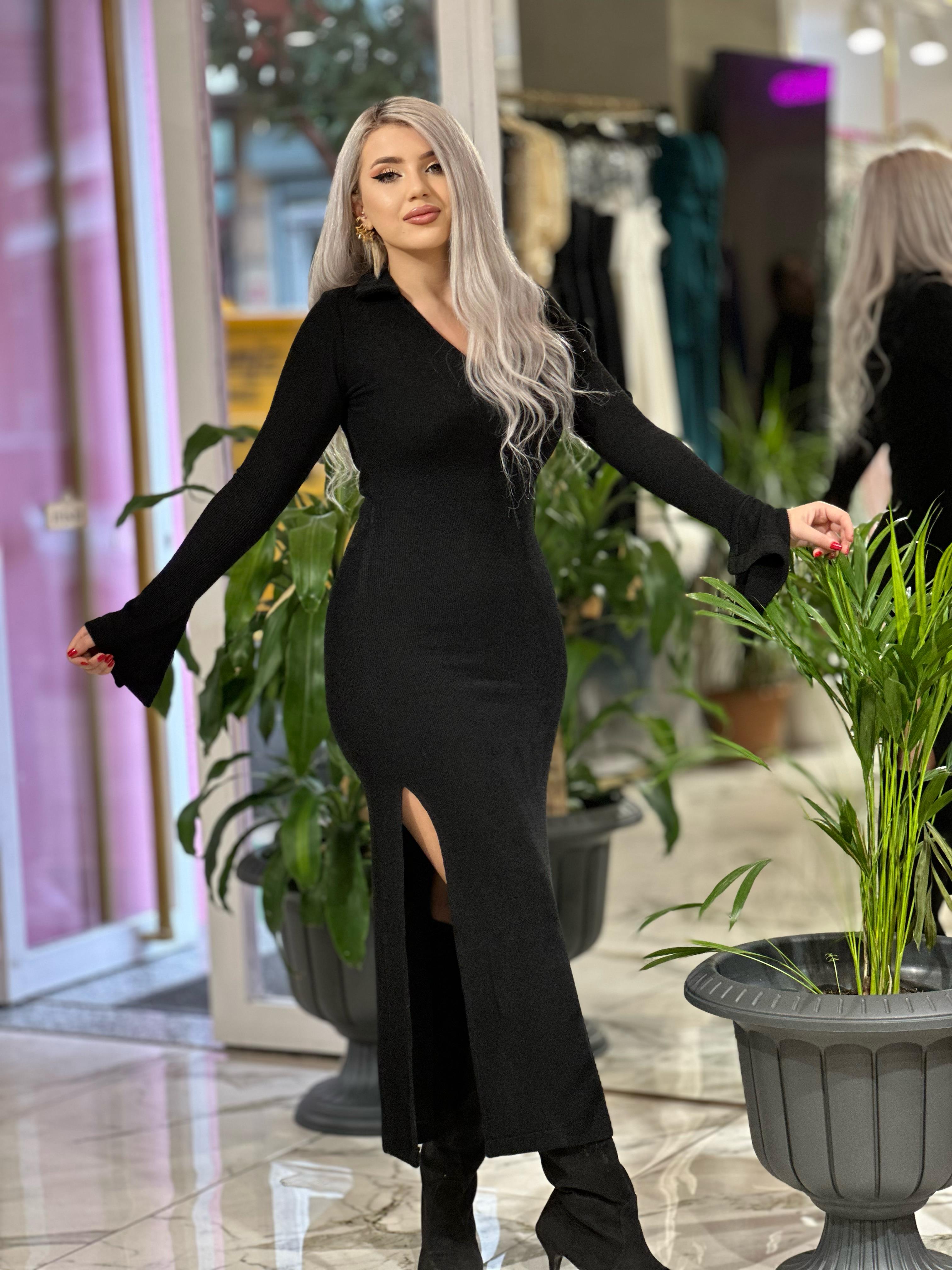 Siyah V Yaka Yırtmaçlı Triko Elbise